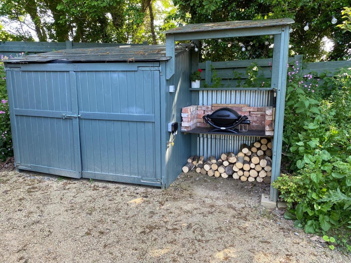 Cosy Double Shepherds Hut In Beautiful Wicklow With Underfloor Heating Throughout Rathnew Esterno foto